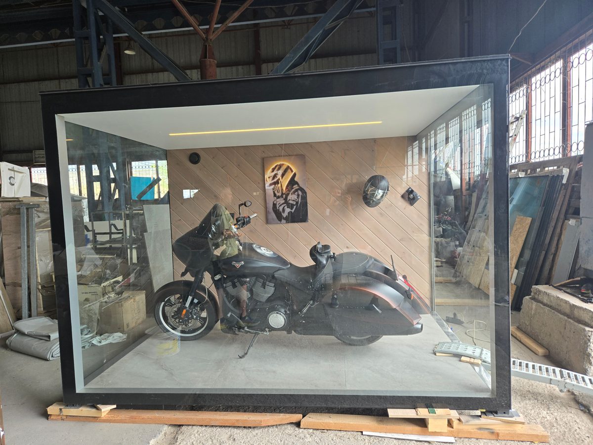 Стеклянный шоурум